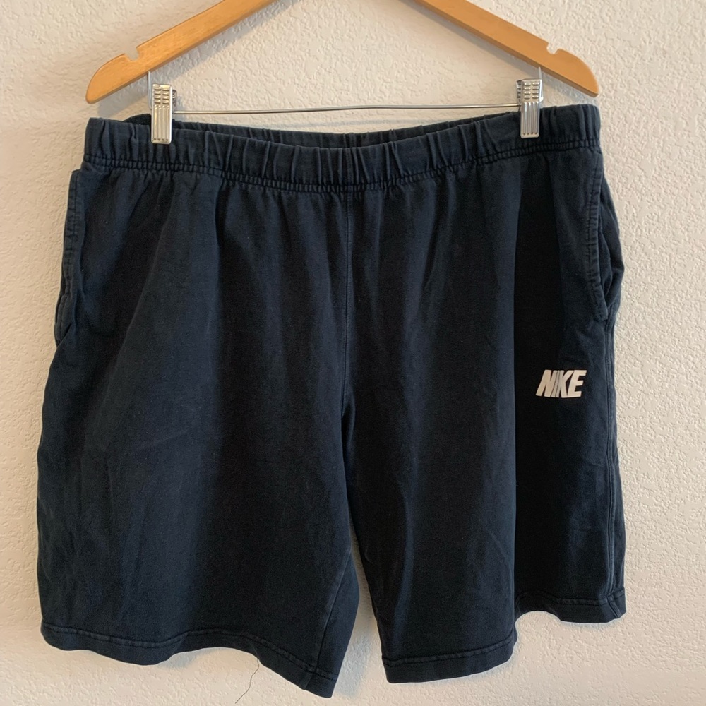 nike / black short activewear